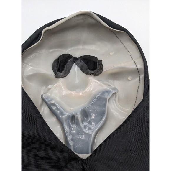 Halloween Goblin Ghost Face Mask Silly Grin Smile Teeth Glows In Dark Blk Shroud - Picture 7 of 10